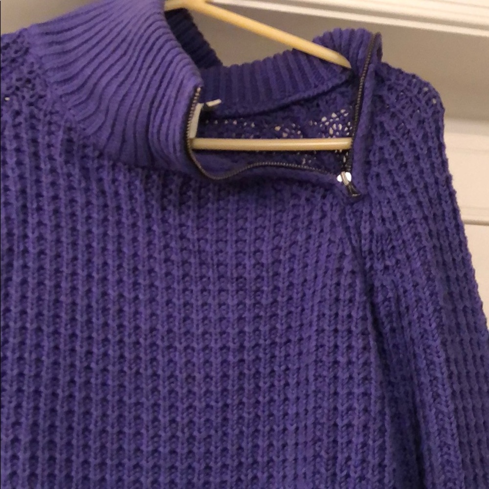 Sahalie sweater with zip neck. Size L